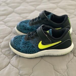 Nike boys tennis shoes